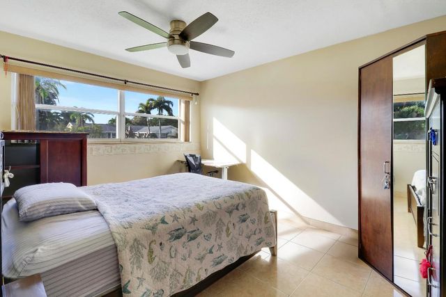 10868 Larch Court, Palm Beach Gardens, FL 33418