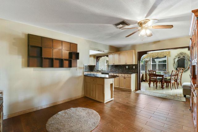 10868 Larch Court, Palm Beach Gardens, FL 33418