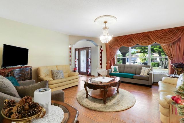 10868 Larch Court, Palm Beach Gardens, FL 33418