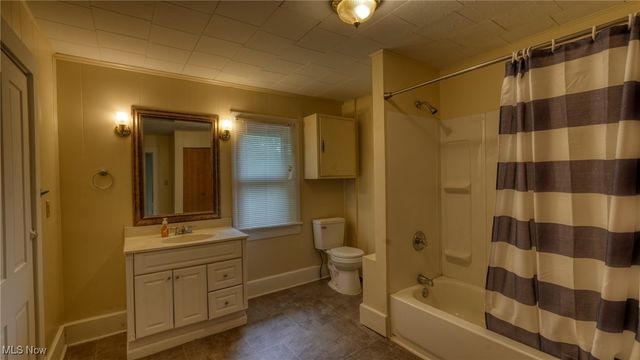 1515 Stewart Avenue, Cambridge, OH 43725