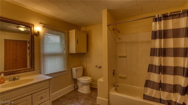 1515 Stewart Avenue, Cambridge, OH 43725