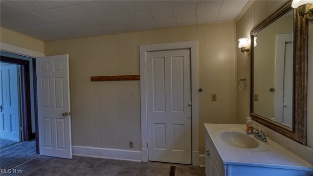 1515 Stewart Avenue, Cambridge, OH 43725