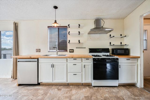 10730 W Mars Road, Tucson, AZ 85743