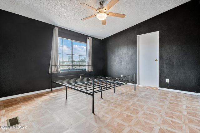 10730 W Mars Road, Tucson, AZ 85743