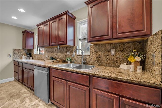 4323 Kensington Avenue, Detroit, MI 48224