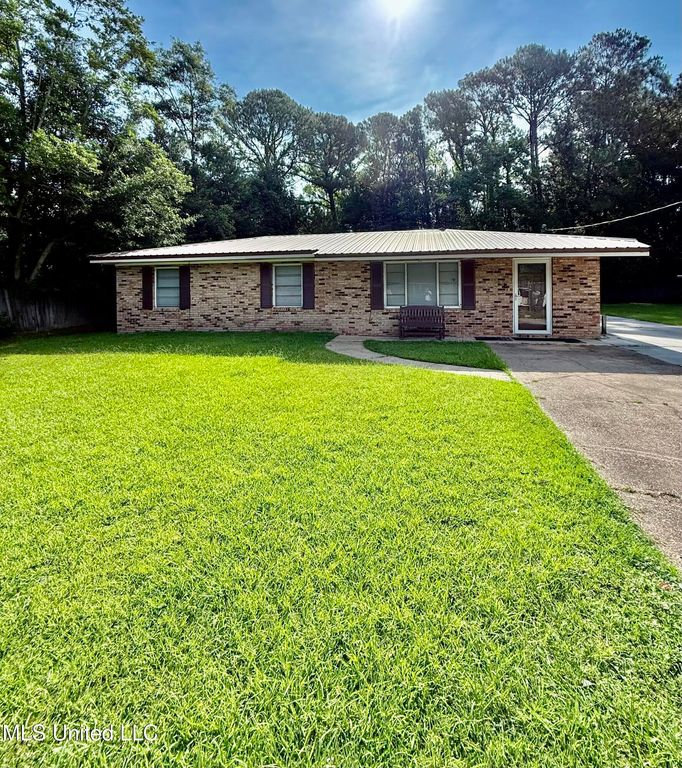 8328 S Carolina Avenue, Gulfport, MS 39501