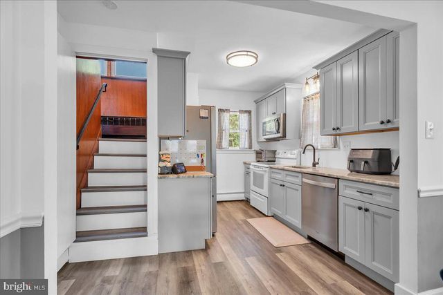 335 WALNUT AVE, Gloucester City, NJ 08030