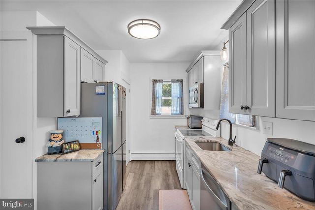 335 WALNUT AVE, Gloucester City, NJ 08030