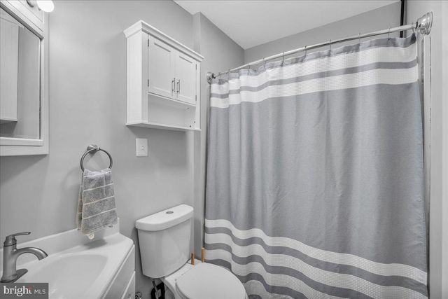 335 WALNUT AVE, Gloucester City, NJ 08030