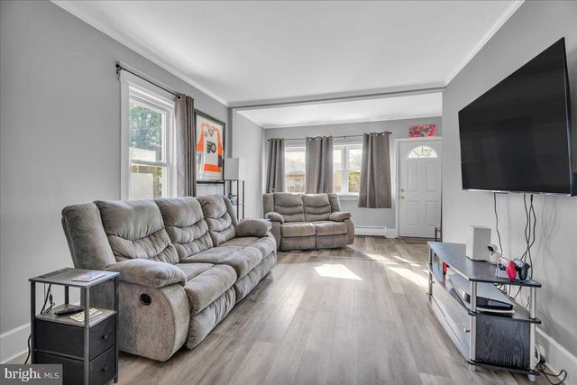 335 WALNUT AVE, Gloucester City, NJ 08030