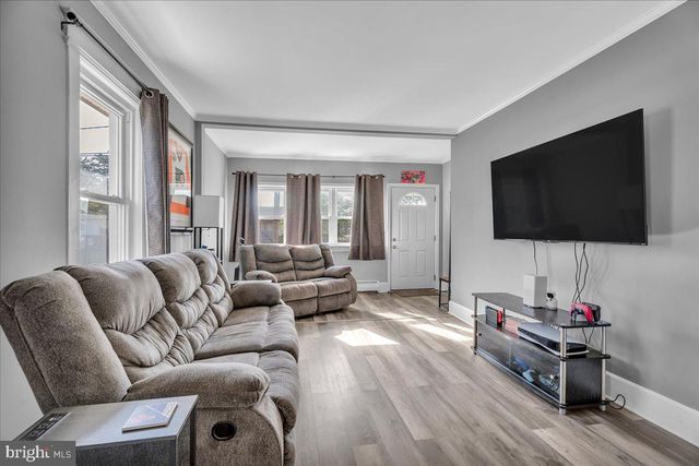 335 WALNUT AVE, Gloucester City, NJ 08030