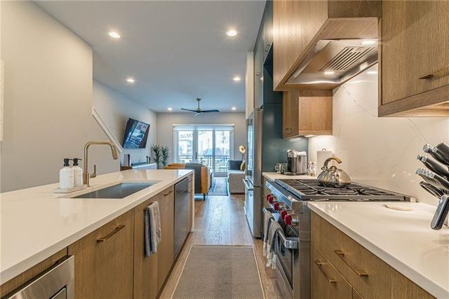 699 Vidalia Lane NW, Atlanta, GA 30318