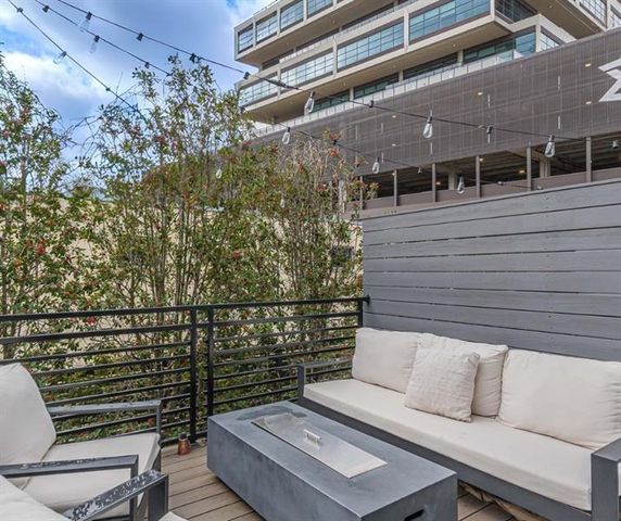 699 Vidalia Lane NW, Atlanta, GA 30318