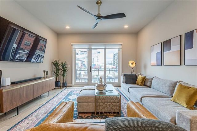 699 Vidalia Lane NW, Atlanta, GA 30318