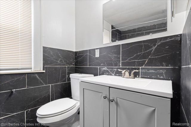 16171 Santa Rosa Drive, Detroit, MI 48221