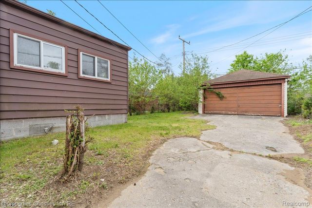 16171 Santa Rosa Drive, Detroit, MI 48221