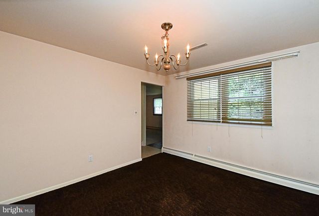 836 N CEDAR RD, Jenkintown, PA 19046