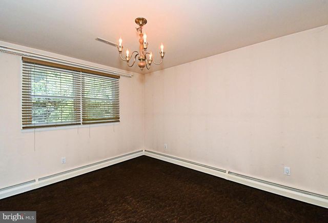 836 N CEDAR RD, Jenkintown, PA 19046