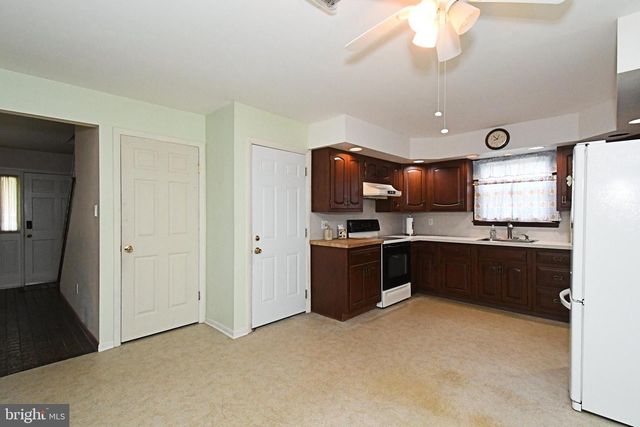 836 N CEDAR RD, Jenkintown, PA 19046