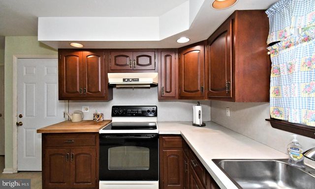 836 N CEDAR RD, Jenkintown, PA 19046