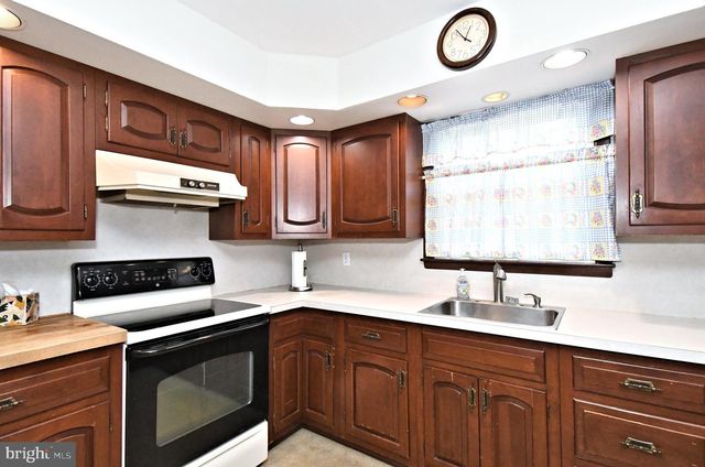 836 N CEDAR RD, Jenkintown, PA 19046