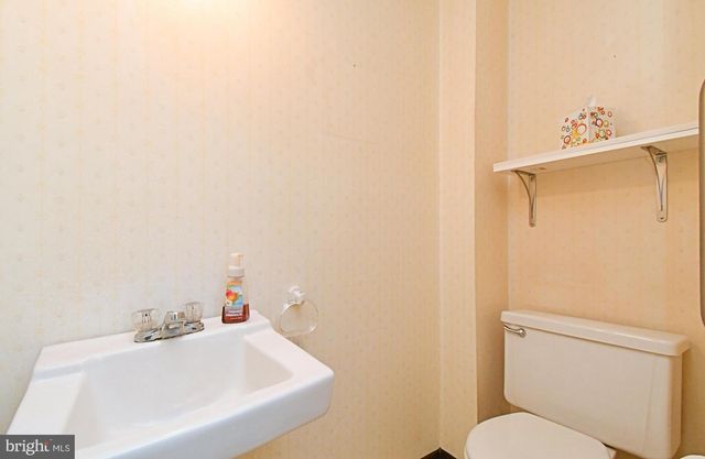 836 N CEDAR RD, Jenkintown, PA 19046