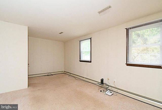 836 N CEDAR RD, Jenkintown, PA 19046