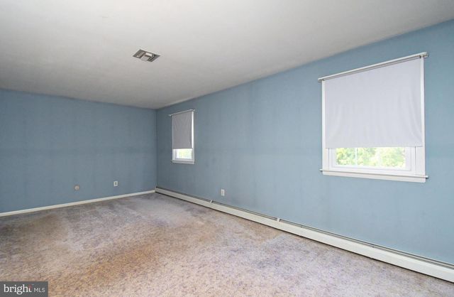 836 N CEDAR RD, Jenkintown, PA 19046