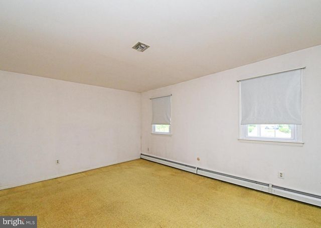 836 N CEDAR RD, Jenkintown, PA 19046
