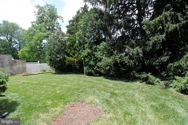 836 N CEDAR RD, Jenkintown, PA 19046