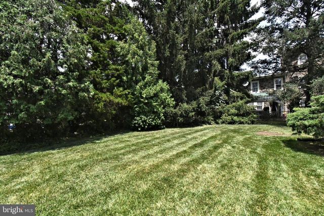 836 N CEDAR RD, Jenkintown, PA 19046