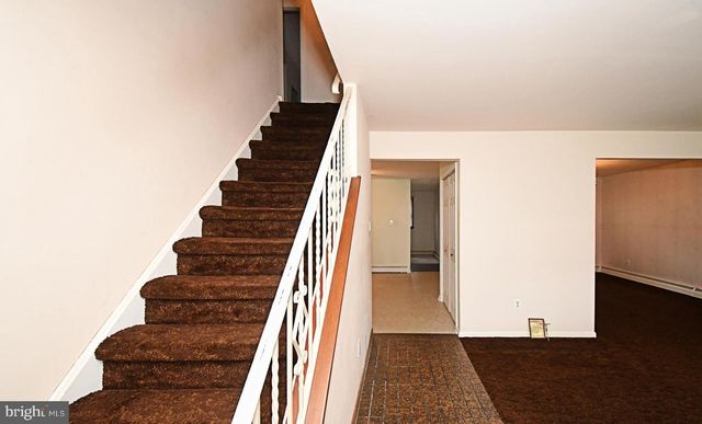 836 N CEDAR RD, Jenkintown, PA 19046