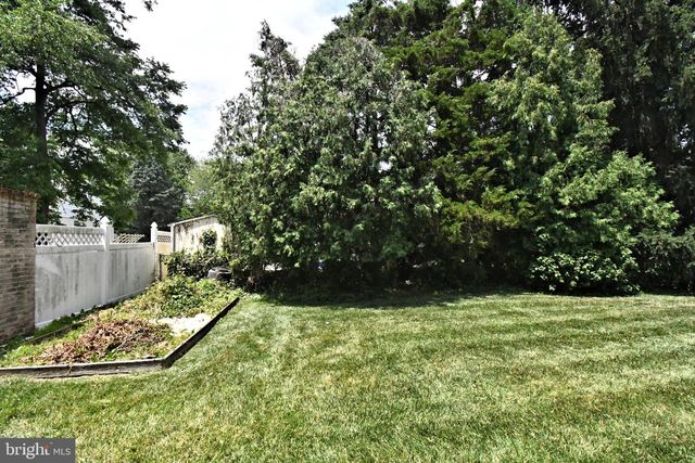 836 N CEDAR RD, Jenkintown, PA 19046