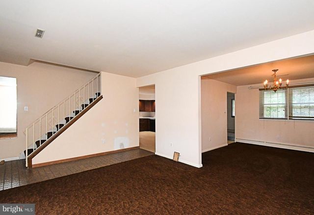 836 N CEDAR RD, Jenkintown, PA 19046