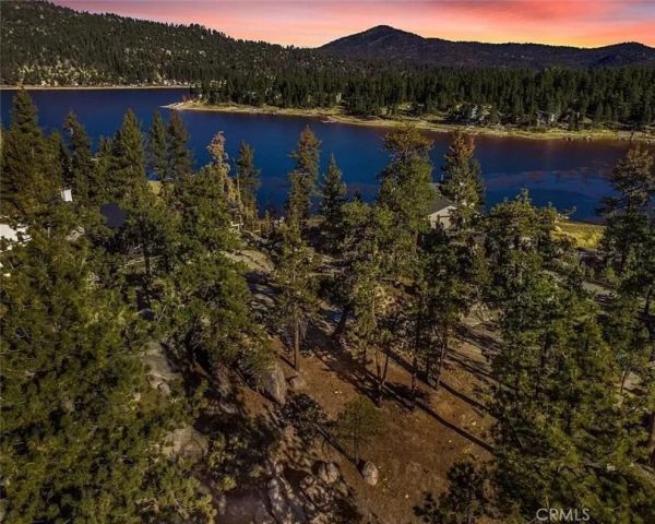 831 Cove Drive, Big Bear Lake, CA 92315