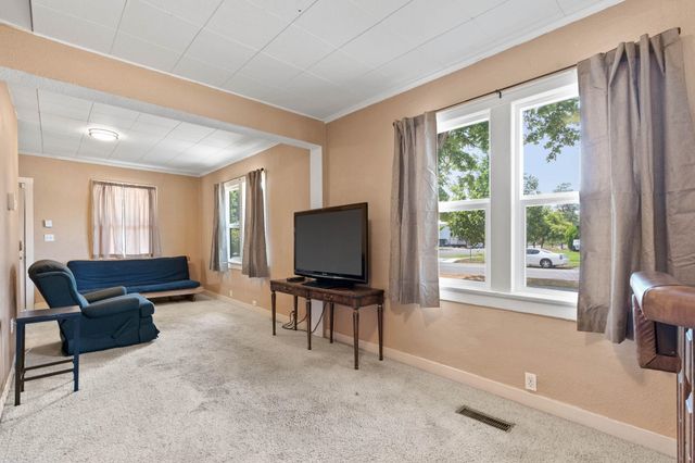 303 E Augusta Ave, Spokane, WA 99207