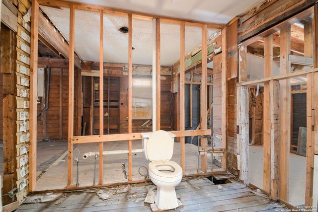 1711 Burleson, San Antonio, TX 78202