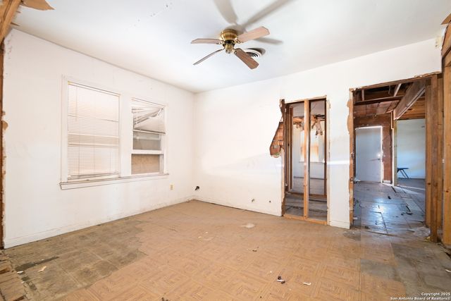 1711 Burleson, San Antonio, TX 78202