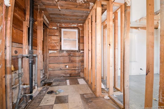 1711 Burleson, San Antonio, TX 78202