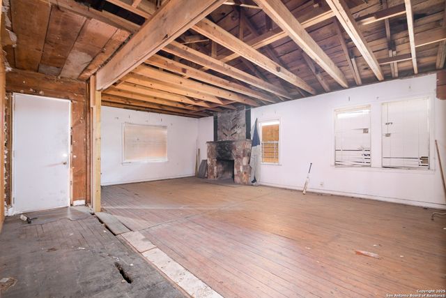 1711 Burleson, San Antonio, TX 78202
