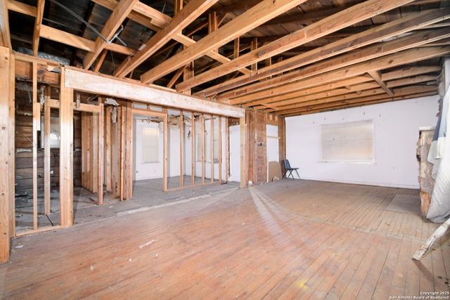 1711 Burleson, San Antonio, TX 78202