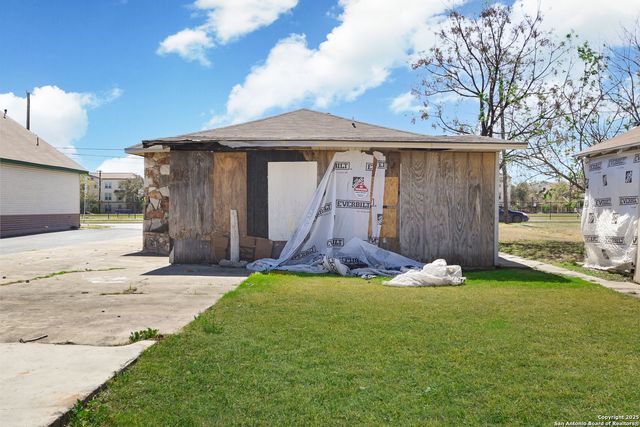 1711 Burleson, San Antonio, TX 78202