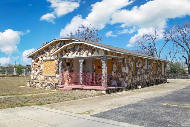 1711 Burleson, San Antonio, TX 78202