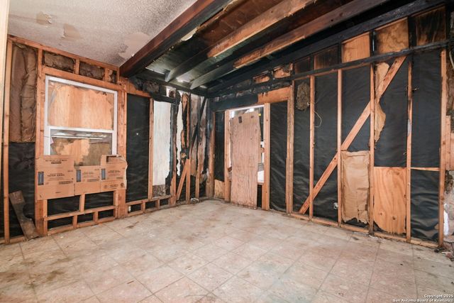 1711 Burleson, San Antonio, TX 78202