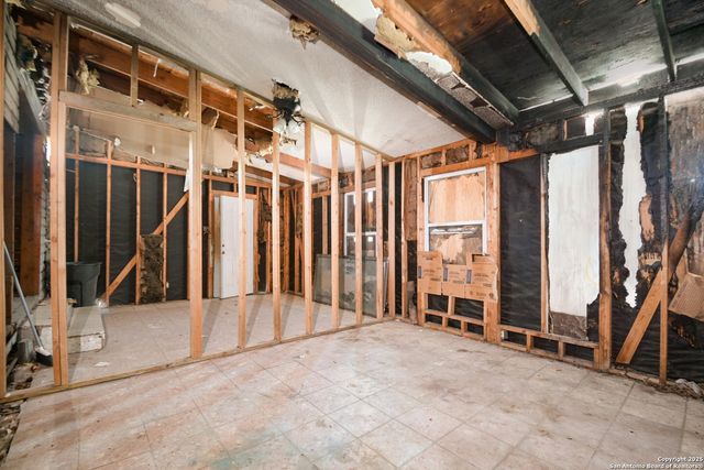 1711 Burleson, San Antonio, TX 78202