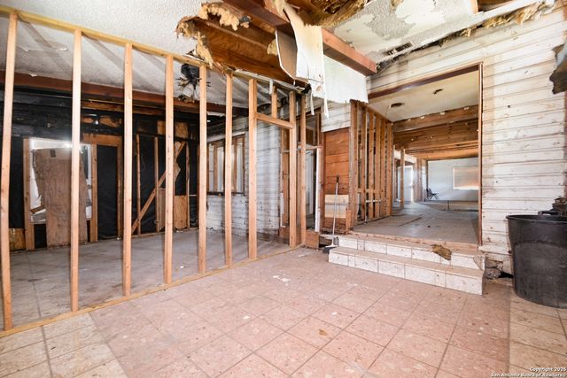 1711 Burleson, San Antonio, TX 78202