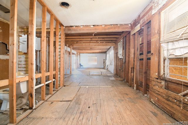1711 Burleson, San Antonio, TX 78202