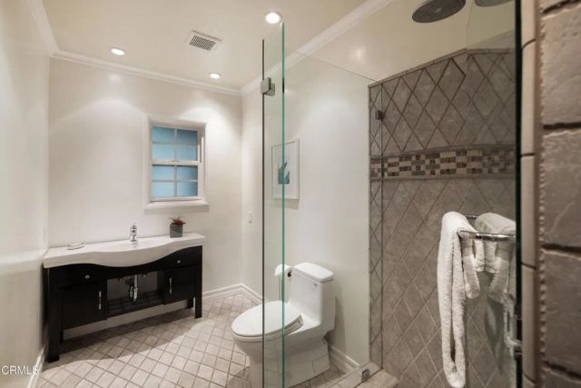 941 Chehalem Road, La Canada Flintridge, CA 91011