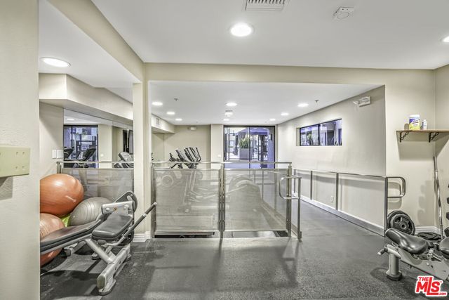 7320 Hawthorn Avenue 315, Los Angeles, CA 90046