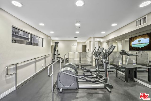 7320 Hawthorn Avenue 315, Los Angeles, CA 90046